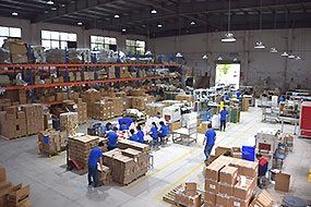 昆山曼彩預成型反光標線帶生產車間